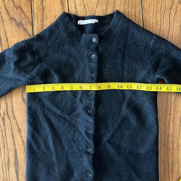 Everlane Cashmere Crew Cardigan - Picture 8 of 11